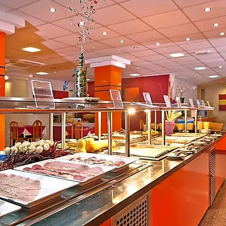 Готель Mll Caribbean Bay 3*
